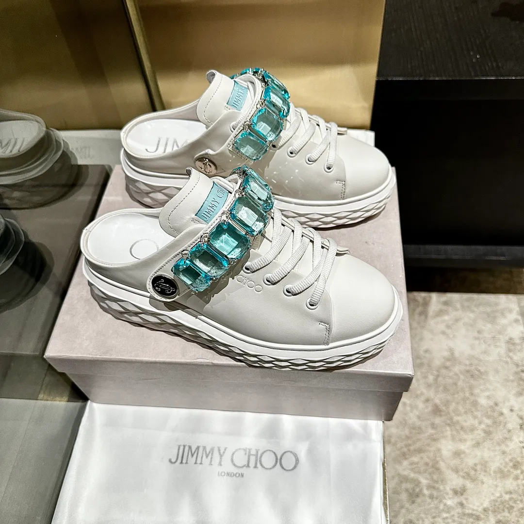 👟👟Ex-factory price 720👟👟 New JIMMY CHOO, exclusive sale, factory price, original large-soled casual white shoes, designed with the latest technology, strong three-dimensional effect👍Multiple technologies are integrated together, subverting fashion, super stylish! The rhinestones look great together. Purely hand-stitched diamonds, one-to-one comparison with the original version. Versatile and trendy, both salty and sweet! 2 ways to wear it! Size: 35-40